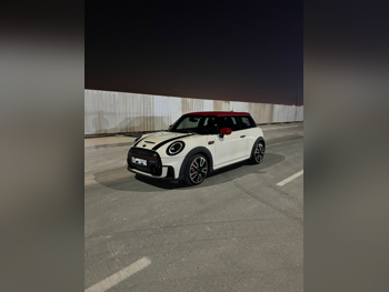 ميني  كوبر  جي سي دبليو  2023  اوتوماتيك  2,000 كم  4 سلندر  سحب امامي  هاتشباك  أبيض