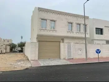 Family Residential  - Not Furnished  - Al Rayyan  - Izghawa  - 5 Bedrooms