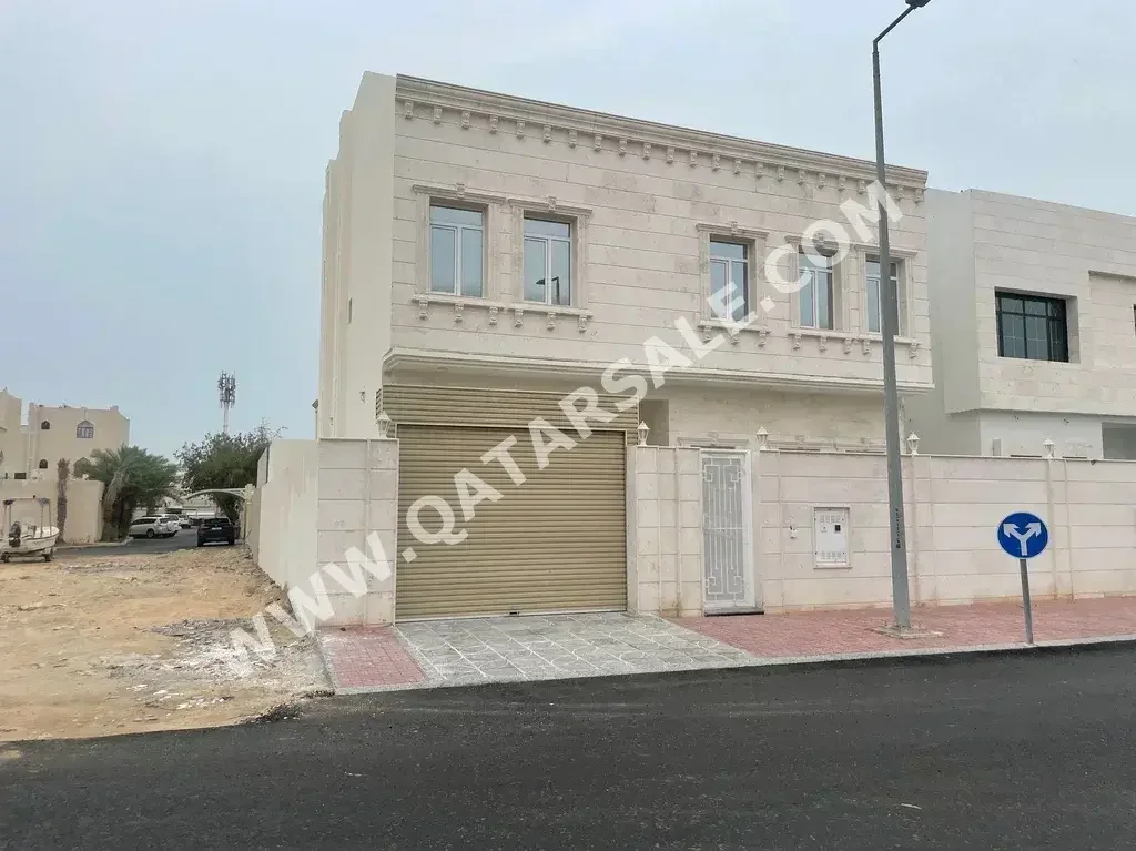 Family Residential  - Not Furnished  - Al Rayyan  - Izghawa  - 5 Bedrooms