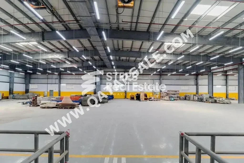 Warehouses & Stores - Umm Salal  - Umm Salal Ali  -Area Size: 2000 Square Meter