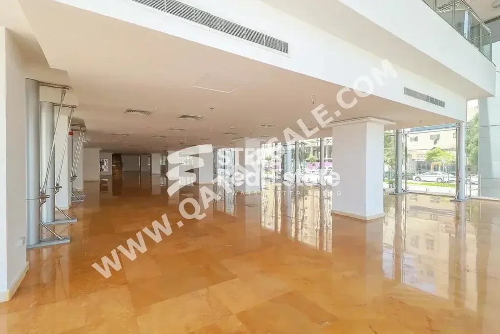 Commercial Shops - Not Furnished  - Doha  - Fereej New Al Hitmi