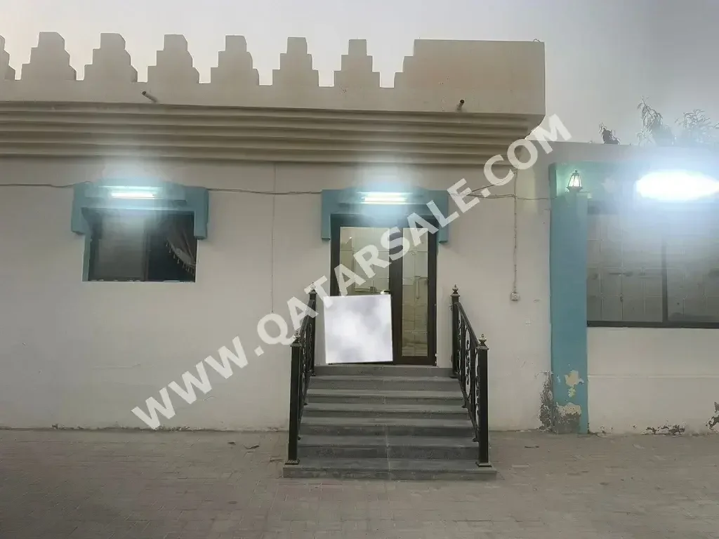Labour Camp Family Residential  - Not Furnished  - Doha  - Al Sadd  - 5 Bedrooms