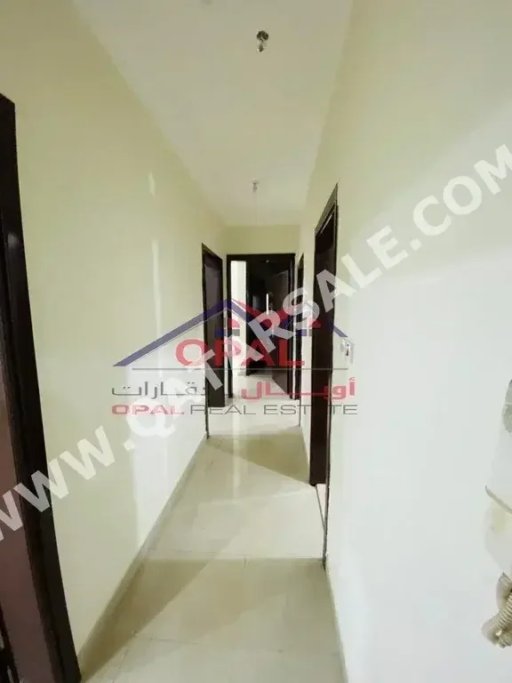 3 Bedrooms  Apartment  For Rent  in Doha -  Umm Ghuwailina  Not Furnished