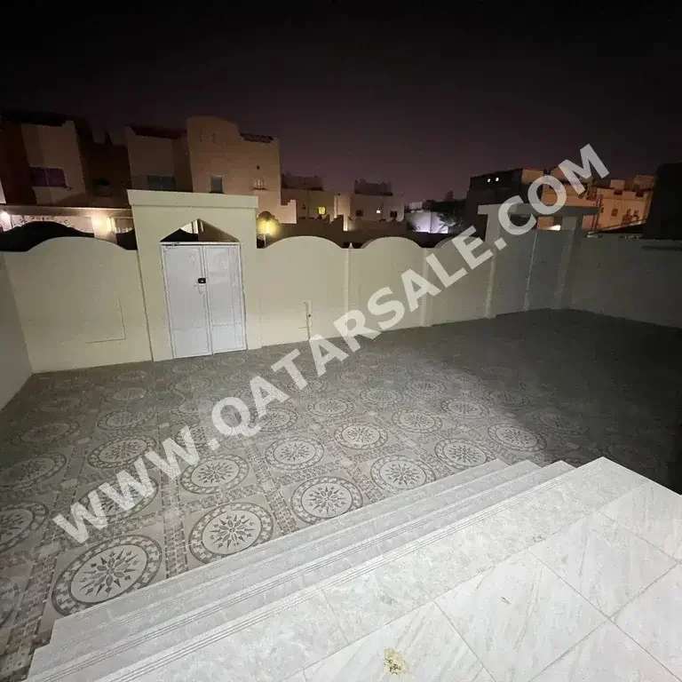 Family Residential  - Not Furnished  - Al Rayyan  - Ain Khaled  - 5 Bedrooms