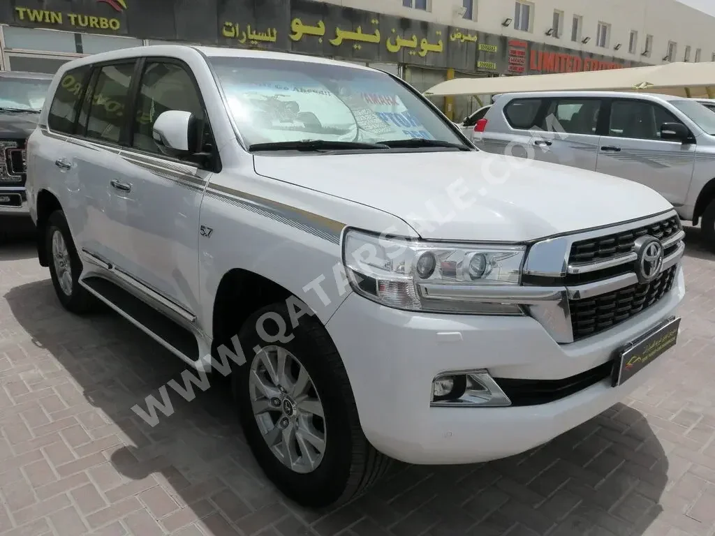  Toyota  Land Cruiser  VXR  2019  Automatic  212,000 Km  8 Cylinder  Four Wheel Drive (4WD)  SUV  White  With Warranty