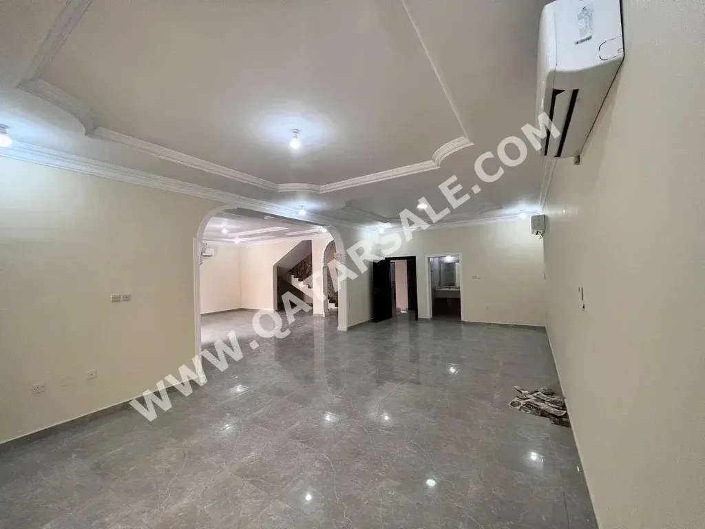 Family Residential  - Not Furnished  - Doha  - Al Maamoura  - 7 Bedrooms