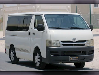 Toyota  Hiace  2009  Manual  453,000 Km  4 Cylinder  Rear Wheel Drive (RWD)  Van / Bus  White  With Warranty