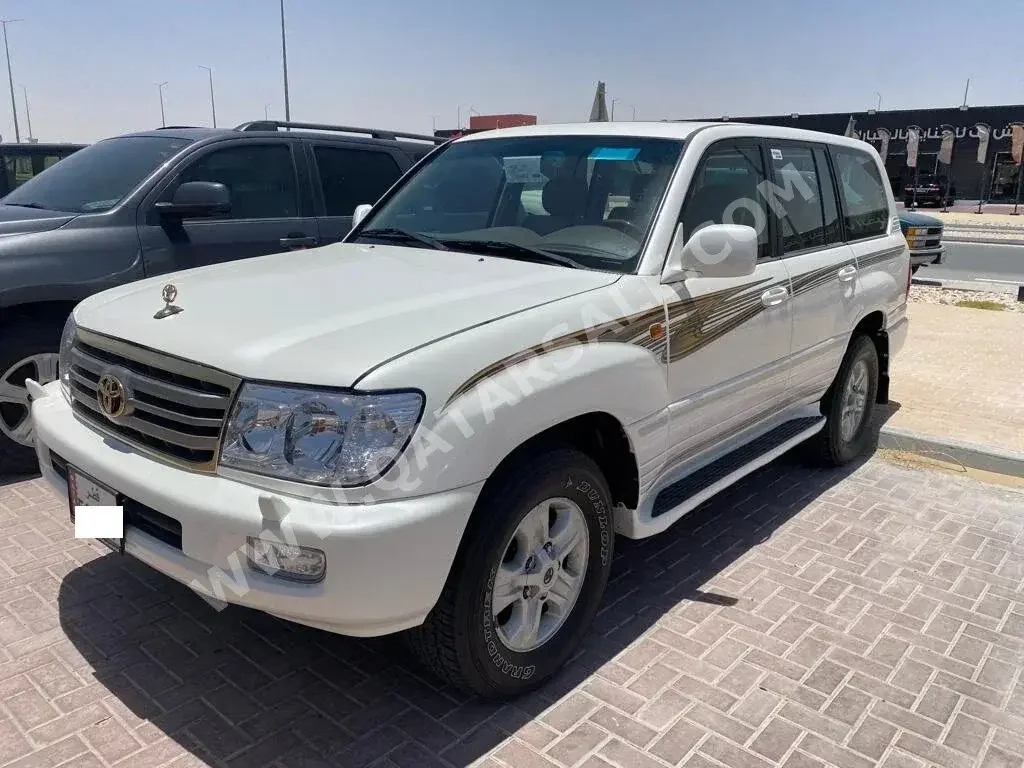 Toyota  Land Cruiser  VXR  2006  Automatic  327,000 Km  8 Cylinder  Four Wheel Drive (4WD)  SUV  White