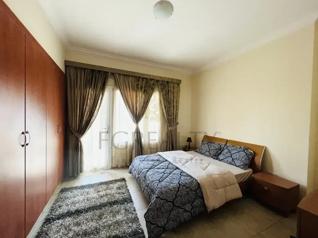 2 Bedrooms  Apartment  For Rent  in Doha -  The Pearl  Fully Furnished