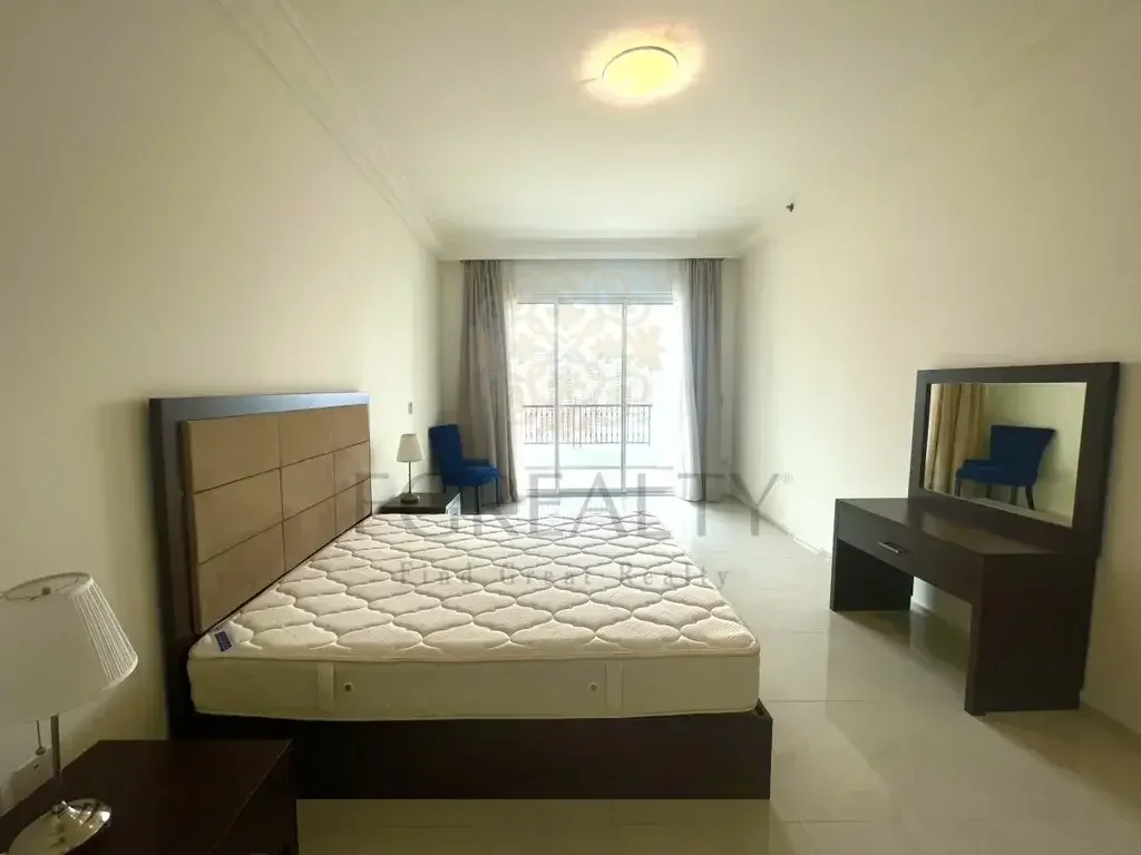 3 Bedrooms  Apartment  For Rent  in Doha -  The Pearl  Fully Furnished