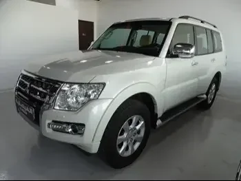 Mitsubishi  Pajero  2017  Automatic  100,000 Km  6 Cylinder  Four Wheel Drive (4WD)  SUV  White  With Warranty