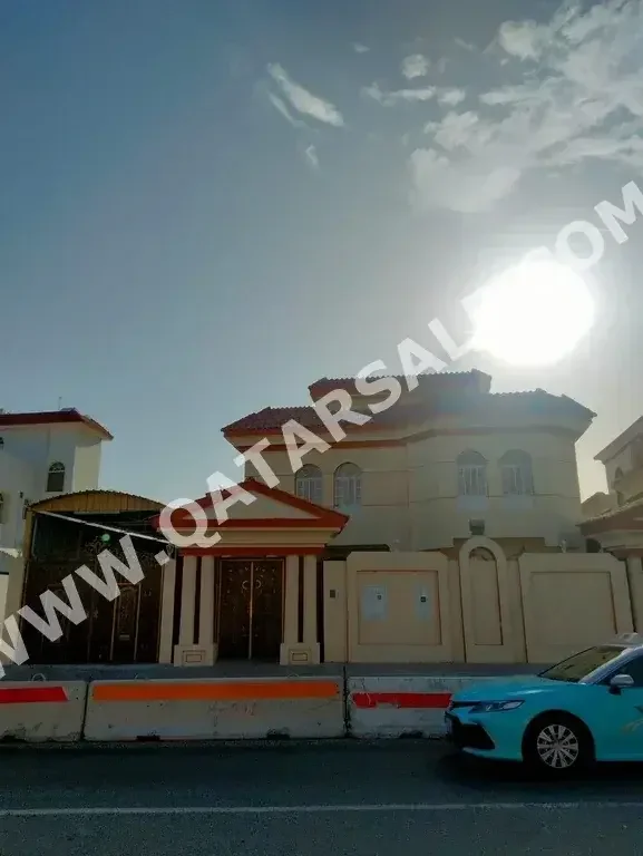 Service  - Not Furnished  - Doha  - Old Airport  - 6 Bedrooms