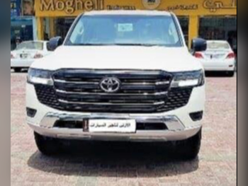 Toyota  Land Cruiser  6 Cylinder  SUV 4x4  White  2022