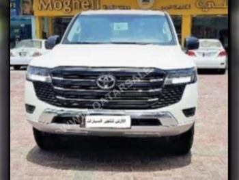 Toyota  Land Cruiser  6 Cylinder  SUV 4x4  White  2022