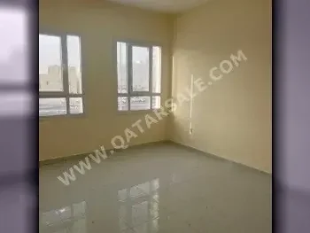 Family Residential  - Not Furnished  - Doha  - Al Maamoura  - 5 Bedrooms