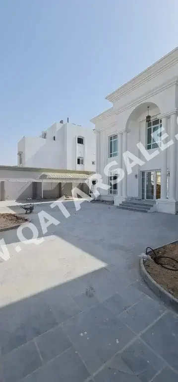 Family Residential  - Not Furnished  - Doha  - Al Dafna  - 14 Bedrooms