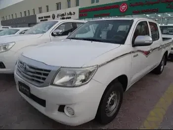 Toyota  Hilux  2015  Manual  176,000 Km  4 Cylinder  Four Wheel Drive (4WD)  Pick Up  White  With Warranty