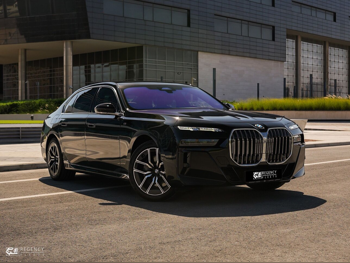 بي ام دبليو  740 اي  6 سلندر  سيدان  أسود  2023