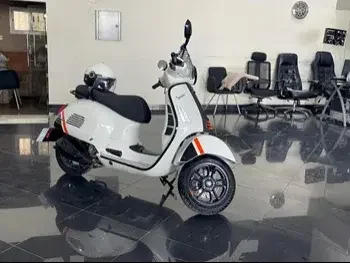 Vespa  300 GTS -  2023 - Color White -  Warranty