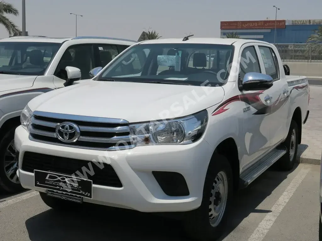 Toyota  Hilux  2023  Automatic  0 Km  4 Cylinder  Four Wheel Drive (4WD)  Pick Up  White  With Warranty