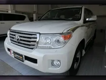 Toyota  Land Cruiser  VXR  2015  Automatic  377,000 Km  8 Cylinder  Four Wheel Drive (4WD)  SUV  White  With Warranty