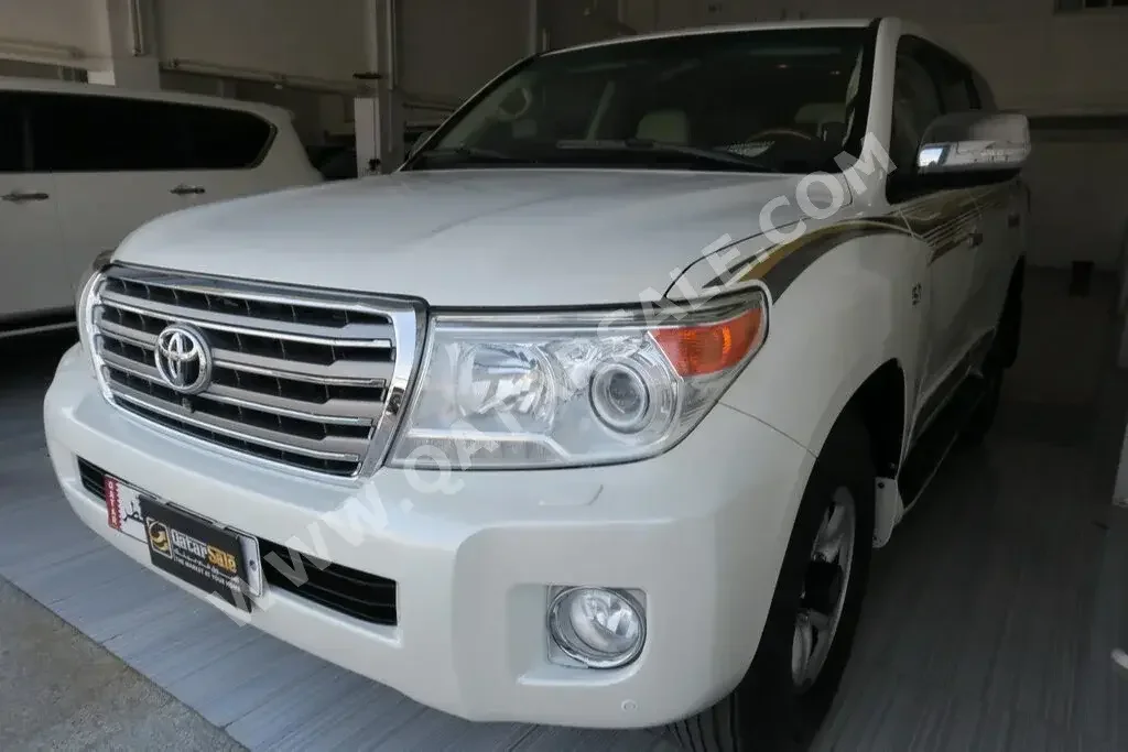 Toyota  Land Cruiser  VXR  2015  Automatic  377,000 Km  8 Cylinder  Four Wheel Drive (4WD)  SUV  White  With Warranty