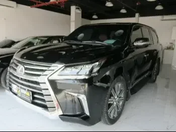 Lexus  LX  570  2017  Automatic  114,389 Km  8 Cylinder  Four Wheel Drive (4WD)  SUV  Black  With Warranty