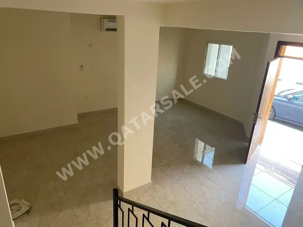 Labour Camp Family Residential  - Not Furnished  - Doha  - Al Sadd  - 6 Bedrooms