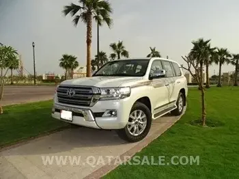 Toyota  Land Cruiser GXR  SUV 4x4  White  2016