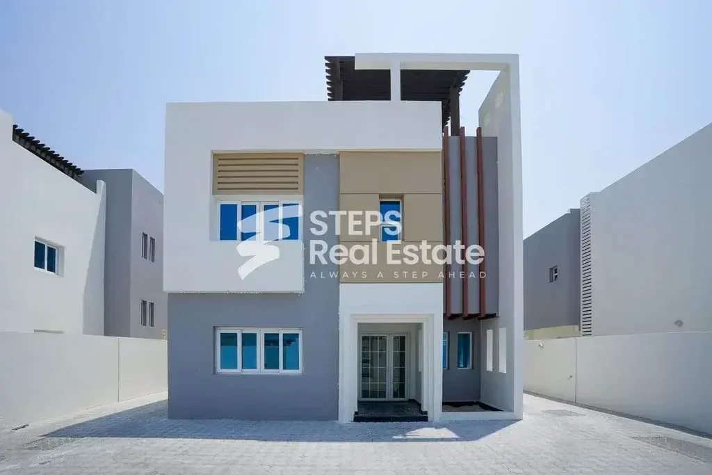 Family Residential  - Not Furnished  - Doha  - Nuaija  - 5 Bedrooms