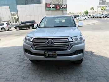 Toyota  Land Cruiser  GXR  2021  Automatic  127٬000 Km  6 Cylinder  Four Wheel Drive (4WD)  SUV  Silver  With Warranty