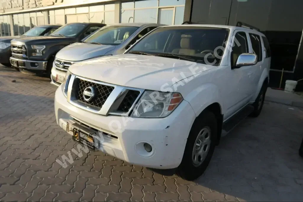 Nissan  Pathfinder  2012  Automatic  178,000 Km  6 Cylinder  All Wheel Drive (AWD)  SUV  White  With Warranty