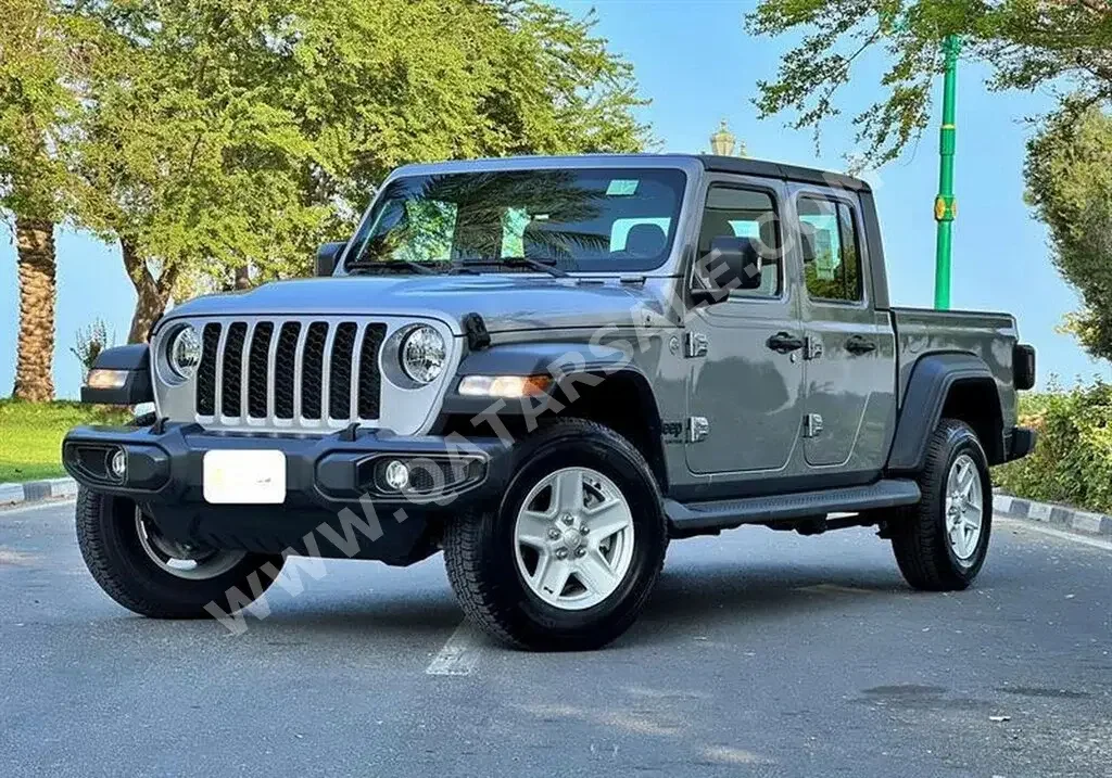 Jeep  Gladiator  2020  Automatic  25,000 Km  6 Cylinder  Four Wheel Drive (4WD)  Pick Up  Gray  With Warranty