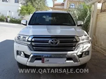 Toyota  Land Cruiser GXR  SUV 4x4  White  2016