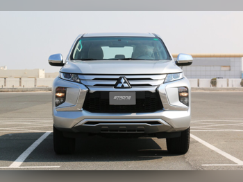 متسوبيشي  مونترو سبورت  6 سلندر  إس يو في 4 في 4  فضي  2023