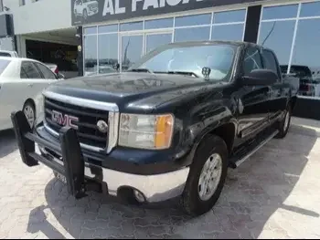 GMC  Sierra  2011  Automatic  290,000 Km  8 Cylinder  Four Wheel Drive (4WD)  Pick Up  Black  With Warranty