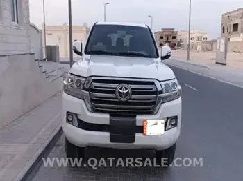 Toyota  Land Cruiser VXR  SUV 4x4  White  2018