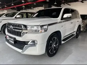 Toyota  Land Cruiser  VXR  2021  Automatic  121,000 Km  8 Cylinder  Four Wheel Drive (4WD)  SUV  White  With Warranty