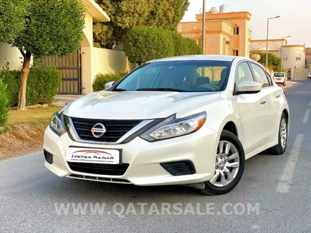 Nissan  Altima  Sedan  White  2017