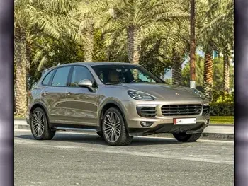 Porsche  Cayenne  S  2016  Automatic  19,000 Km  8 Cylinder  Four Wheel Drive (4WD)  SUV  Beige  With Warranty