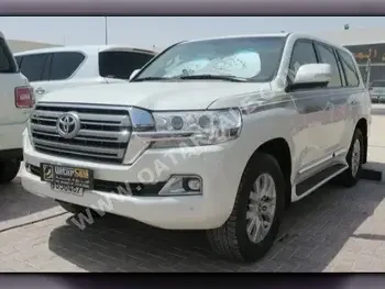  Toyota  Land Cruiser  GXR  2016  Automatic  170,000 Km  8 Cylinder  Four Wheel Drive (4WD)  SUV  Pearl  With Warranty