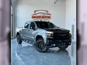 Chevrolet  Silverado  Trail Boss  2021  Automatic  108,000 Km  8 Cylinder  Four Wheel Drive (4WD)  Pick Up  Gray