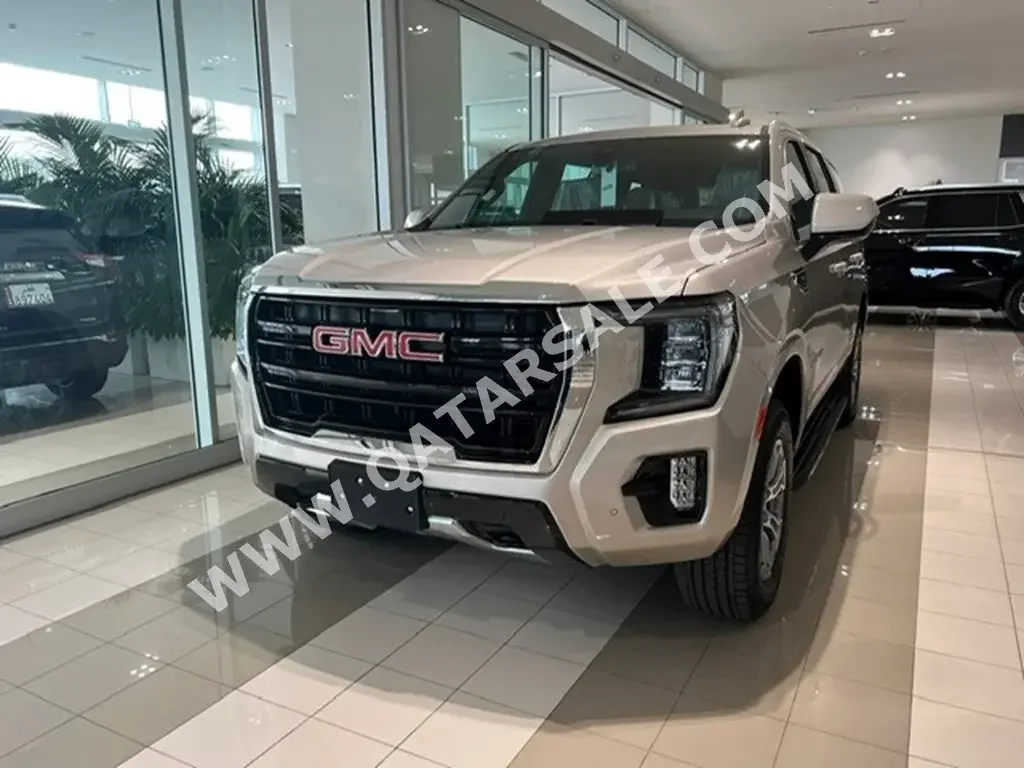 GMC  Yukon  8 Cylinder  SUV 4x4  Grey  2022