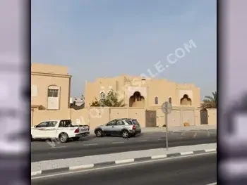 Family Residential  - Not Furnished  - Doha  - Al Duhail  - 4 Bedrooms