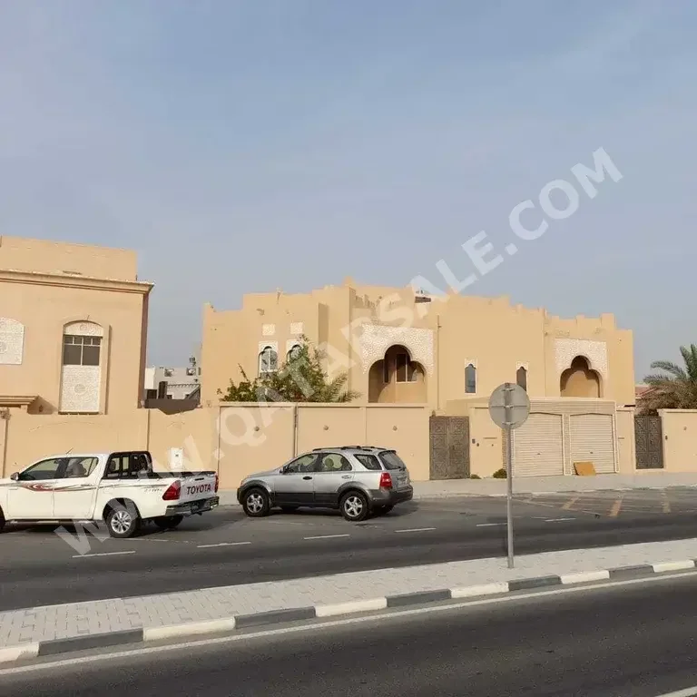 Family Residential  - Not Furnished  - Doha  - Al Duhail  - 4 Bedrooms