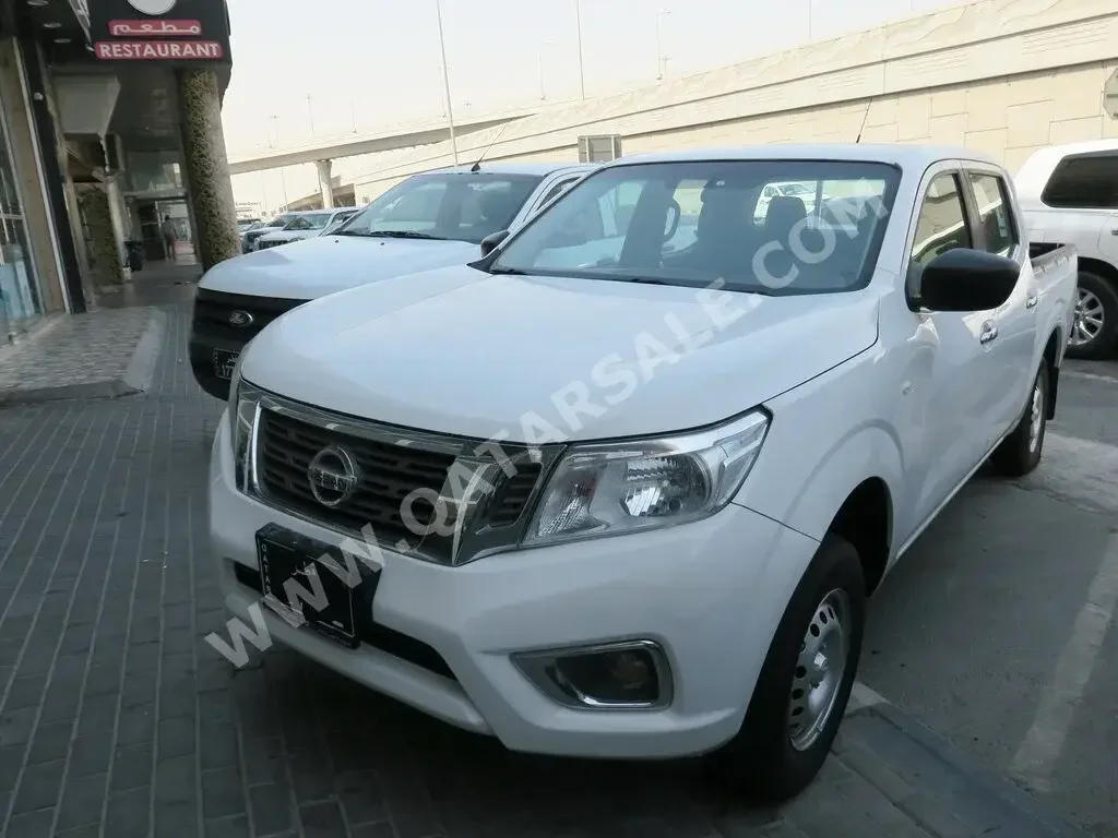 Nissan  Navara  2017  Automatic  115,000 Km  4 Cylinder  Rear Wheel Drive (RWD)  Pick Up  White