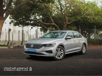 Volkswagen Passat 4 Cylinder Sedan Silver 2020