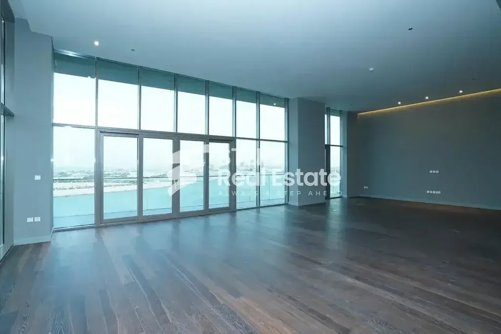 Labour Camp 4 Bedrooms  Penthouse  For Sale  in Lusail -  Waterfront Residential  Semi Furnished