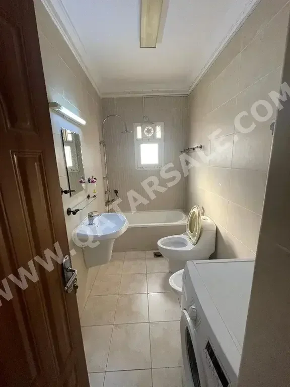 خدمية  - مفروشة بالكامل  - الوكرة  - الوكير  - 4 غرف نوم