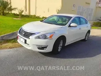 Nissan  Altima  Sedan  White  2017